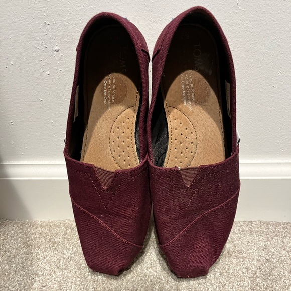 TOMS Purple Shoes - Picture 4 of 4